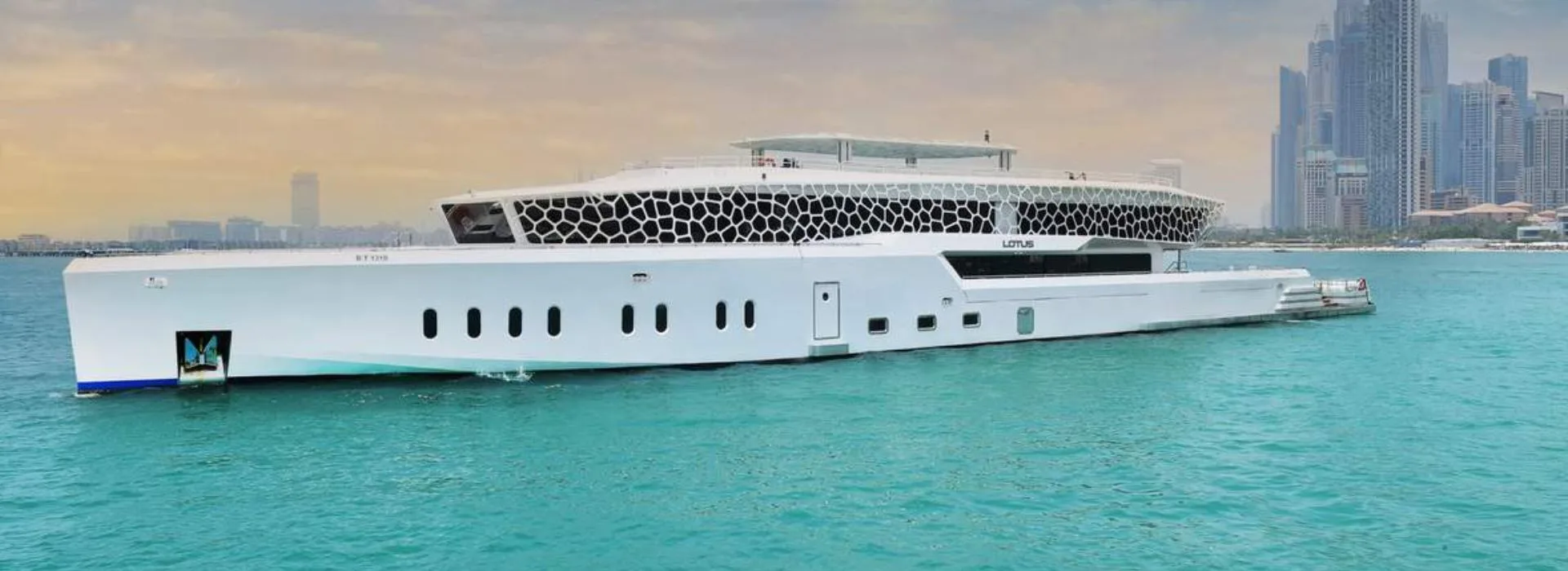 Mega Yacht Dinner Cruise Dubai