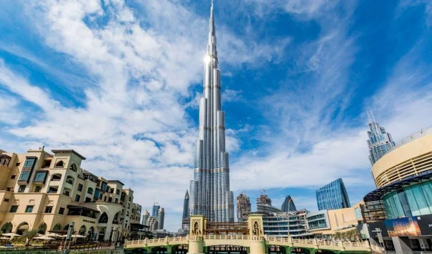 What is The weight of The Burj Khalifa