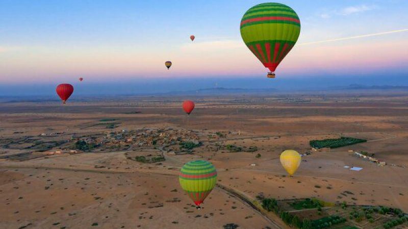 view-hot-air-balloons-moroccan-sky_268835-3945